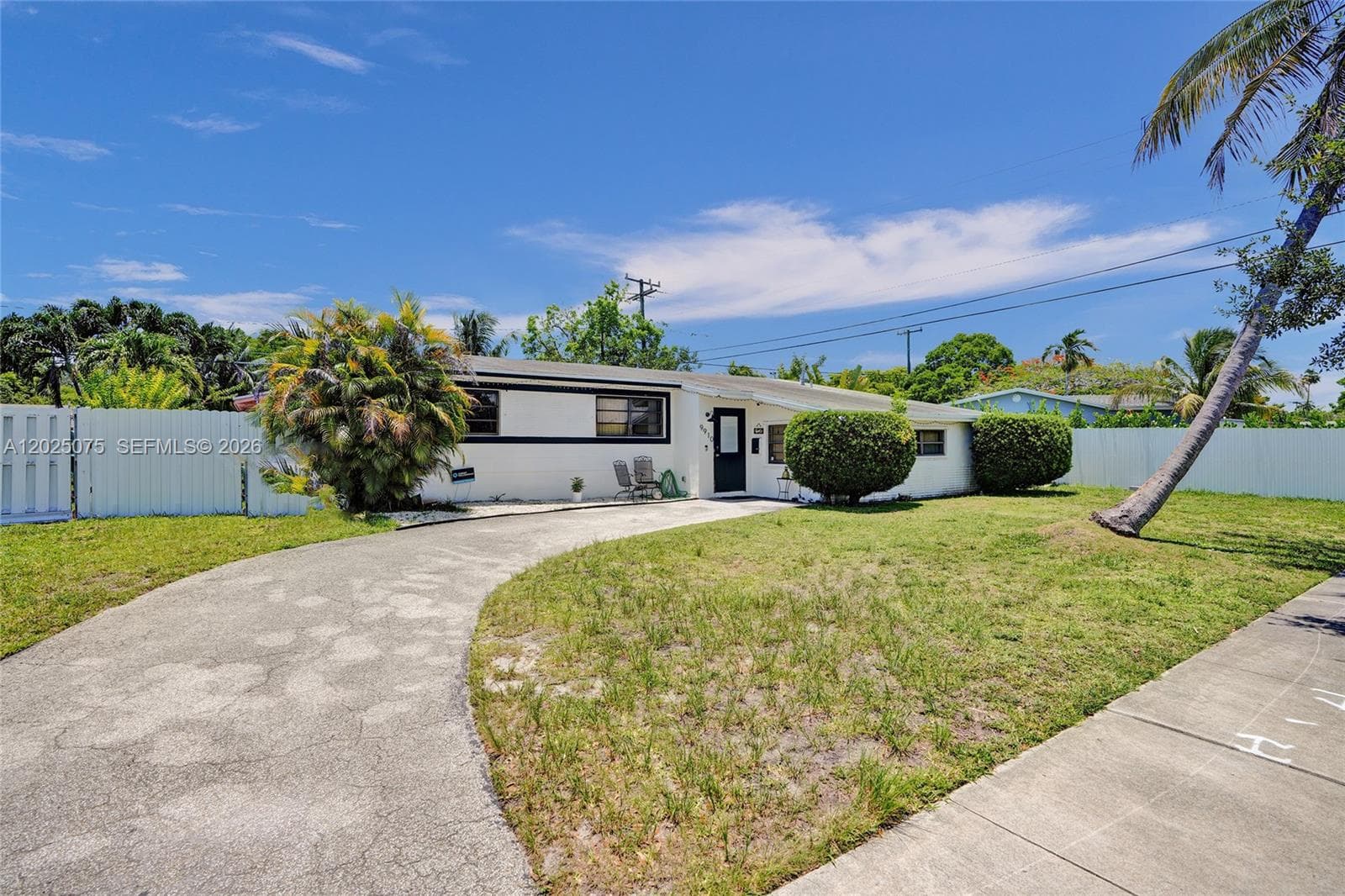 9910 Bahama Dr, Cutler Bay FL 33189 photo 2