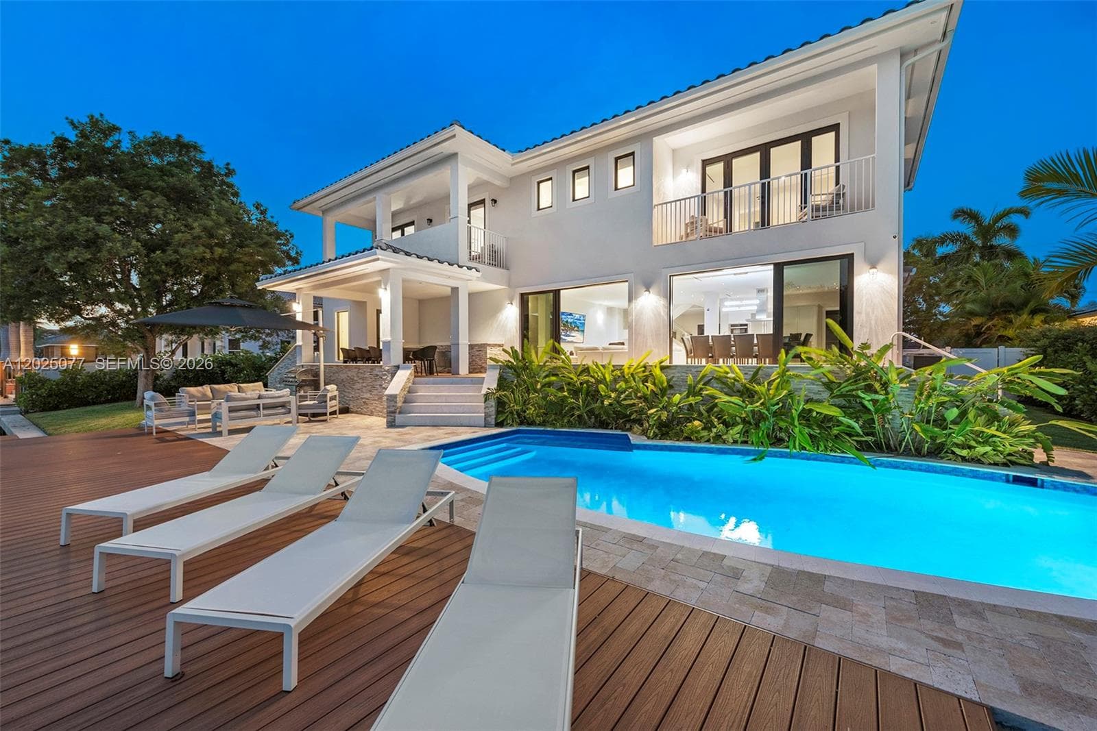 850 Washington St, Hollywood FL 33019 photo 2