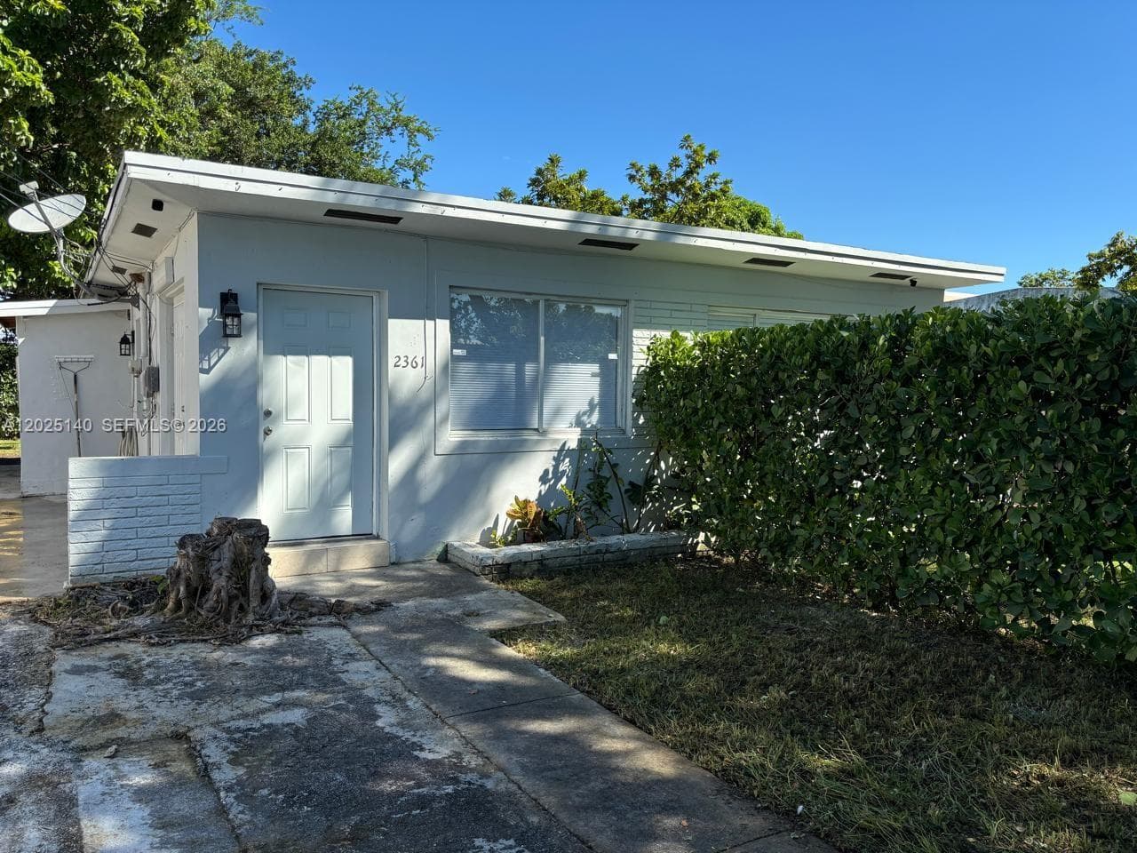 2359 NW 32nd St, Miami FL 33142 photo 2