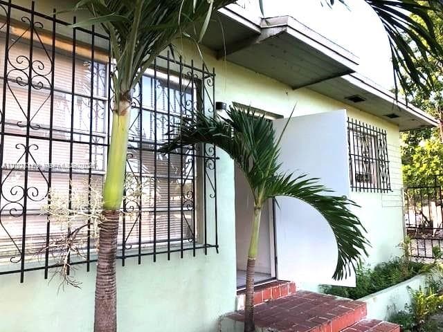 1321 NW 28th St, Miami FL 33142 photo 5