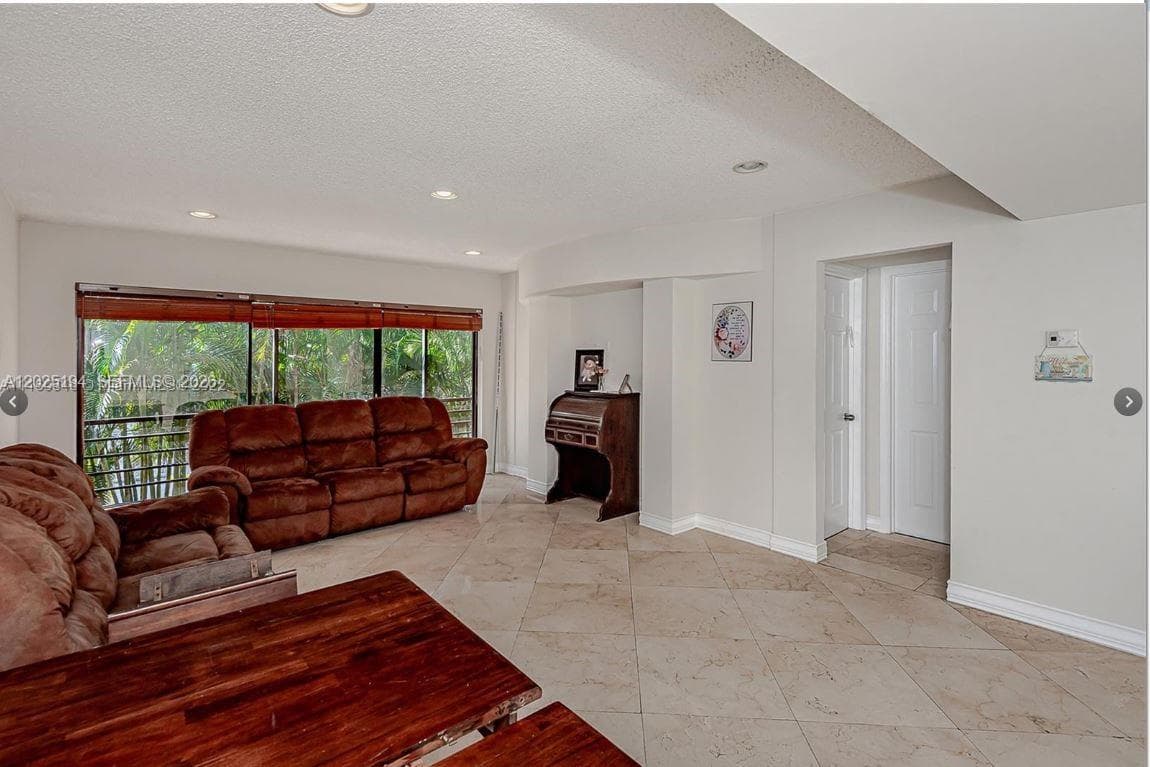 4000 N Hills Dr # 29, Hollywood FL 33021 photo 2