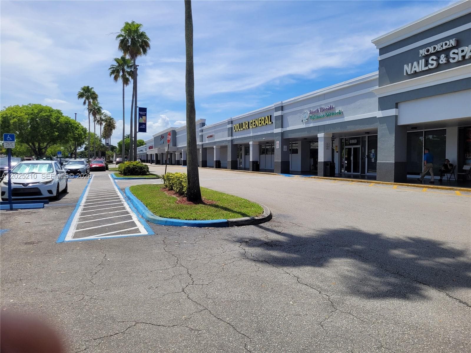 6935 Taft, Hollywood FL 33125 photo 2