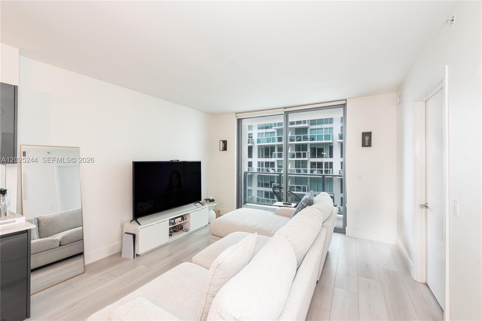 31 SE 6th St # 2506, Miami FL 33131 photo 5