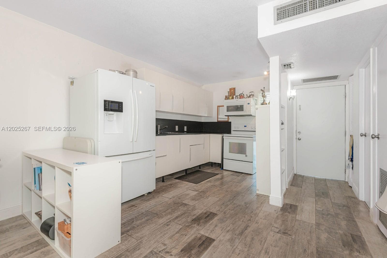 3401 N Country Club Dr # 117, Aventura FL 33180 photo 2