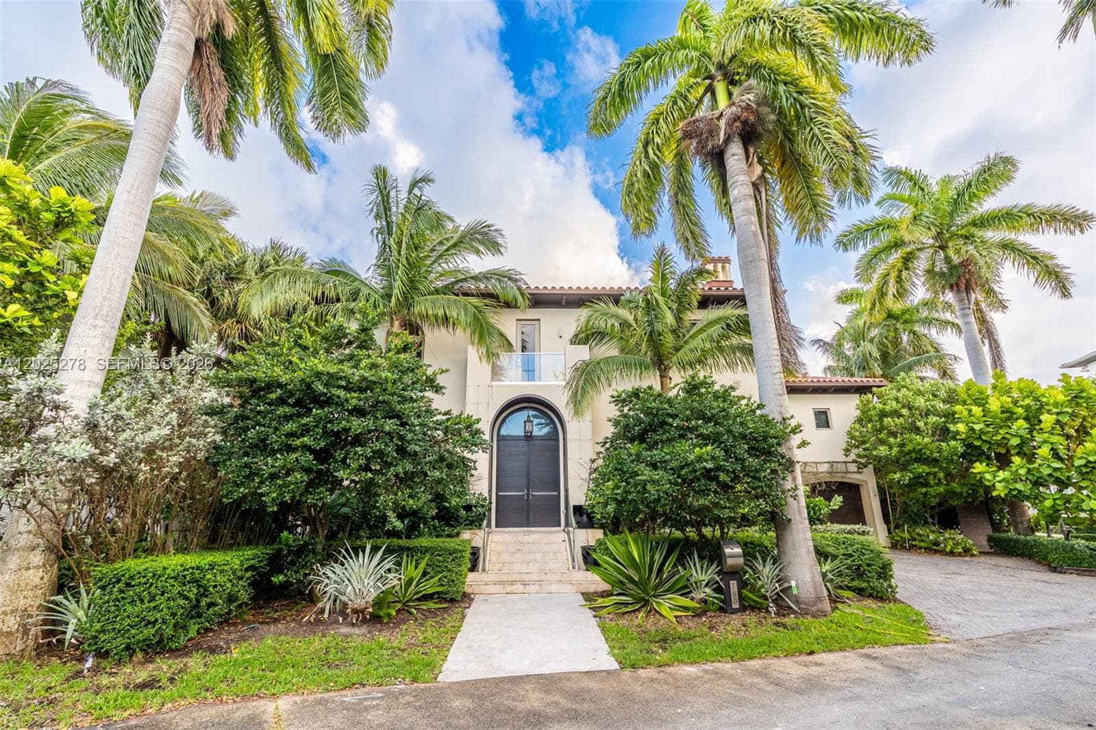 760 S Mashta Dr, Key Biscayne FL 33149 photo 2