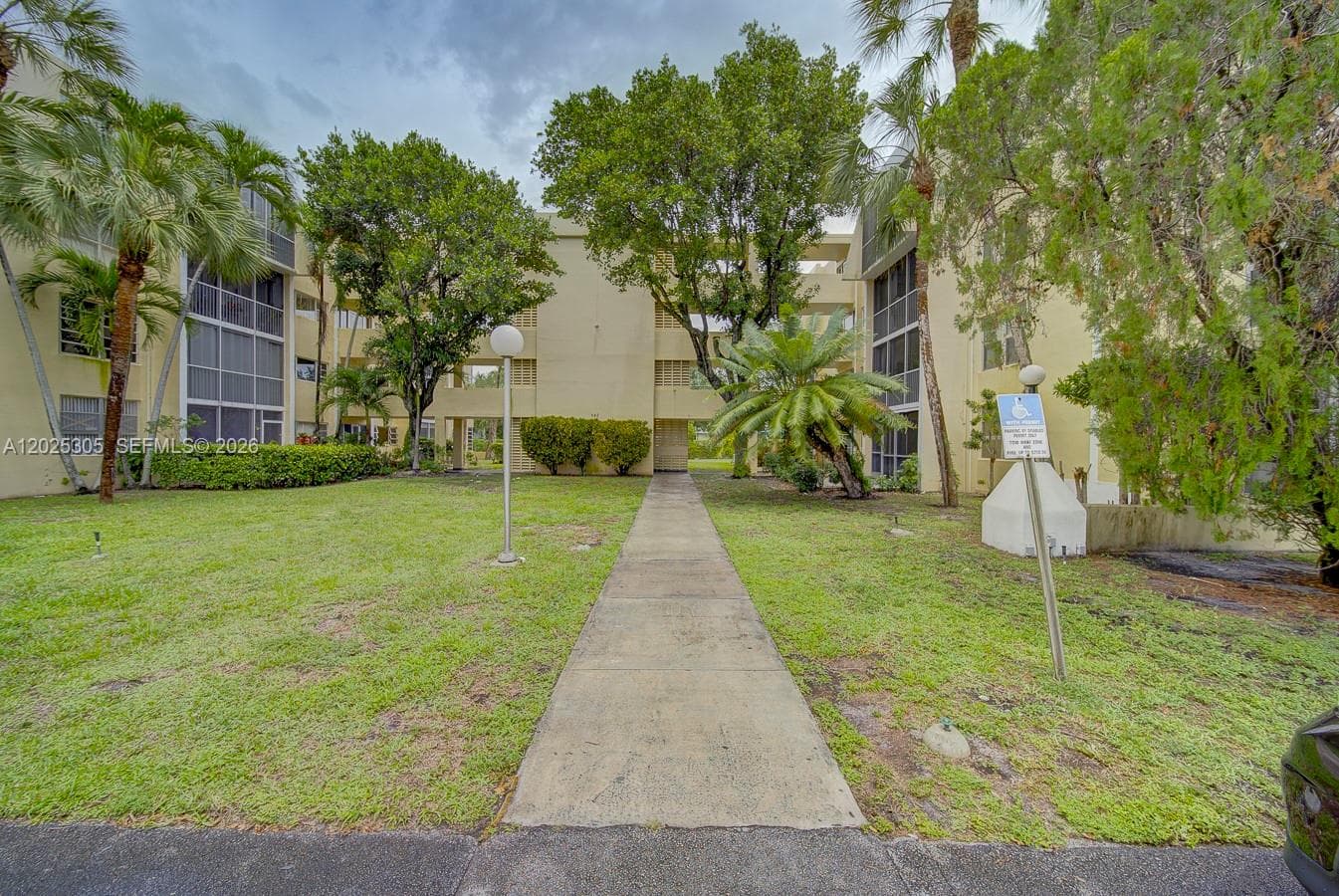 942 NE 199th St # 102, Miami FL 33179 photo 2