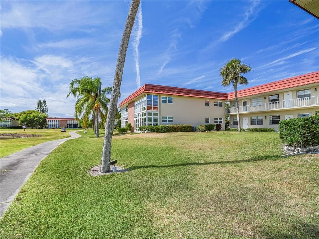 76 Royal Oak Drive # 104, Vero Beach FL 32962 photo 3