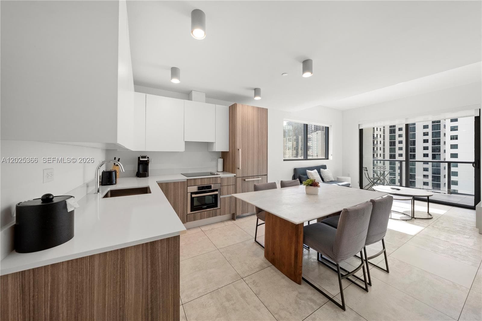 239 SW 9th St # 1701, Miami FL 33130 photo 5