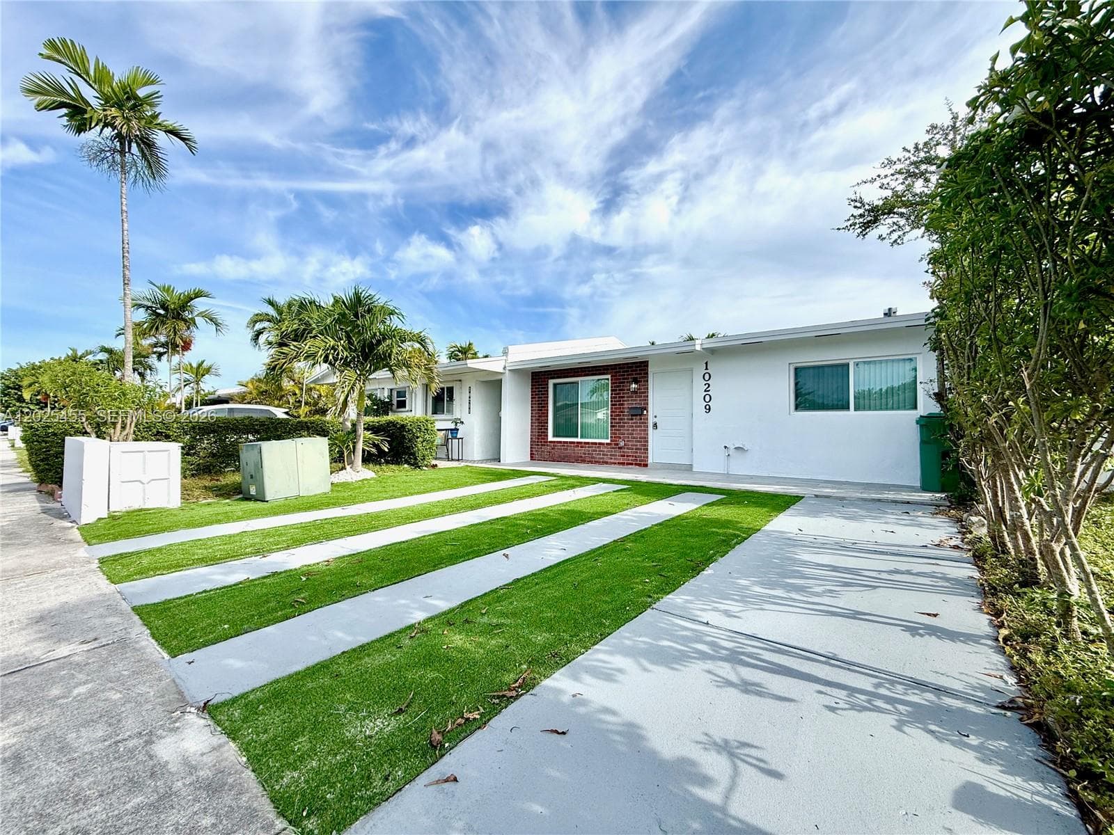 10209 SW 20th Ter, Miami FL 33165 photo 2