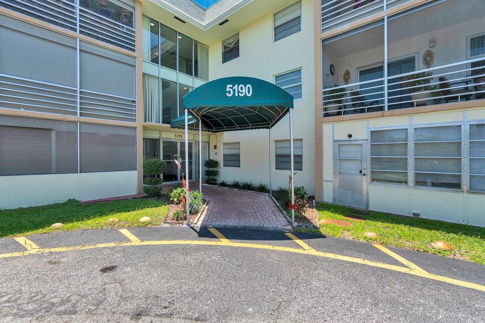5190 E Sabal Palm Boulevard # 304, Tamarac FL 33319 photo 2