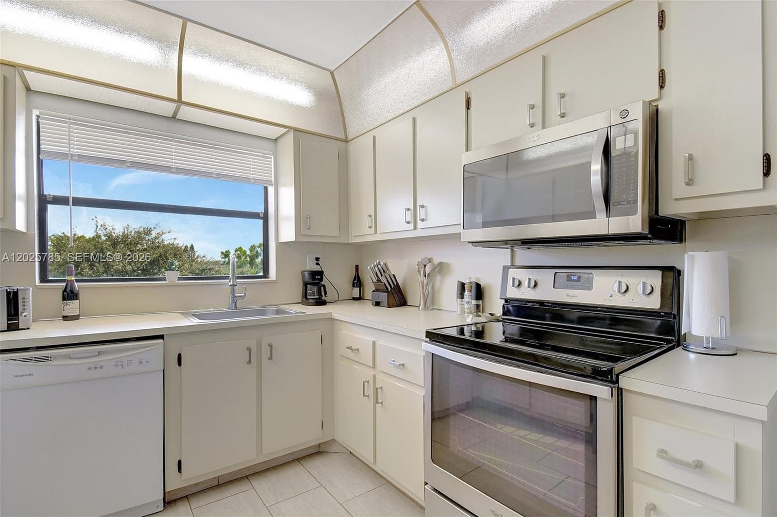 10145 Sunrise Lakes Blvd # 403, Sunrise FL 33322 photo 2