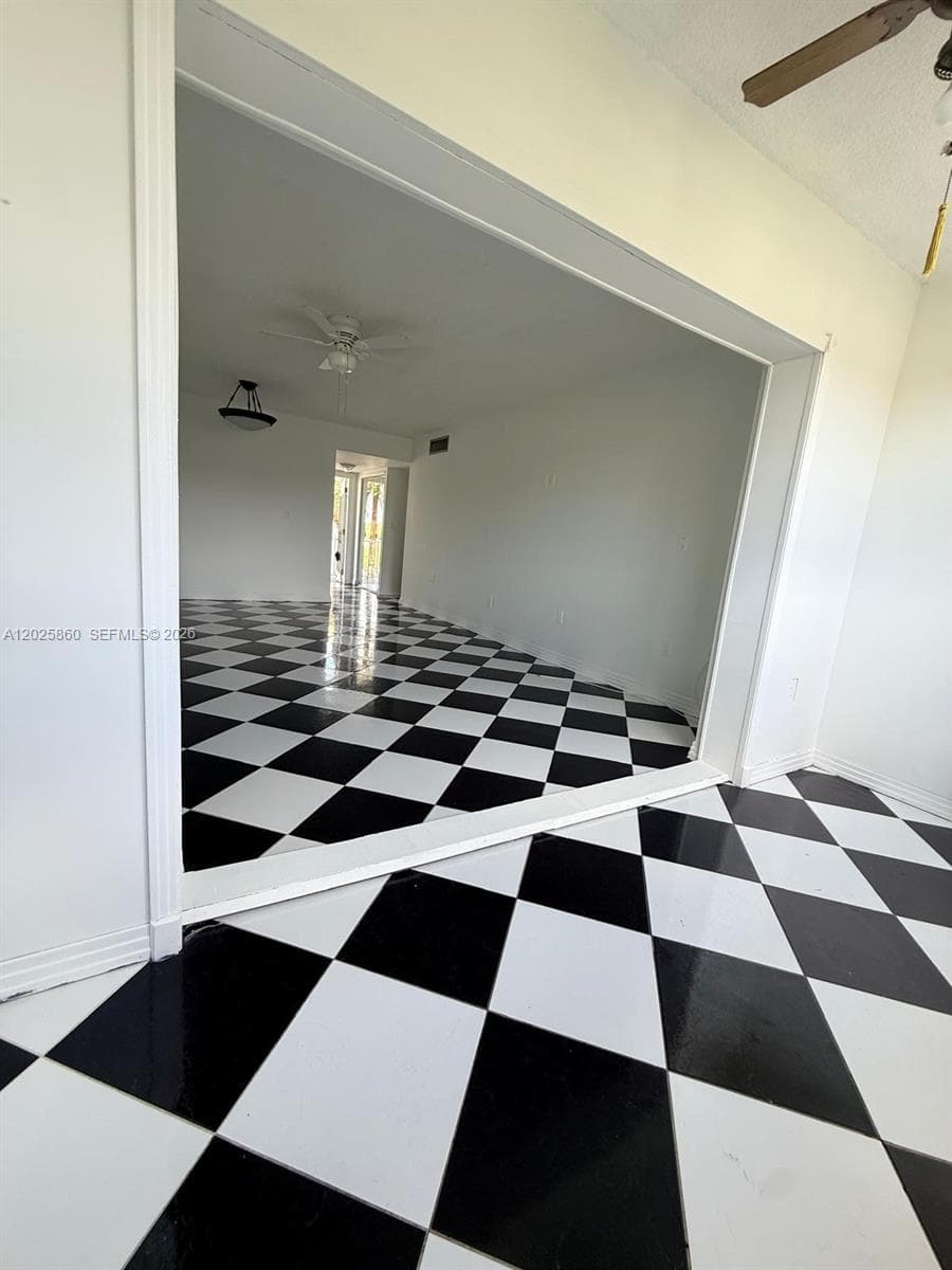 8595 Sunrise Lakes Blvd # 307, Sunrise FL 33322 photo 3