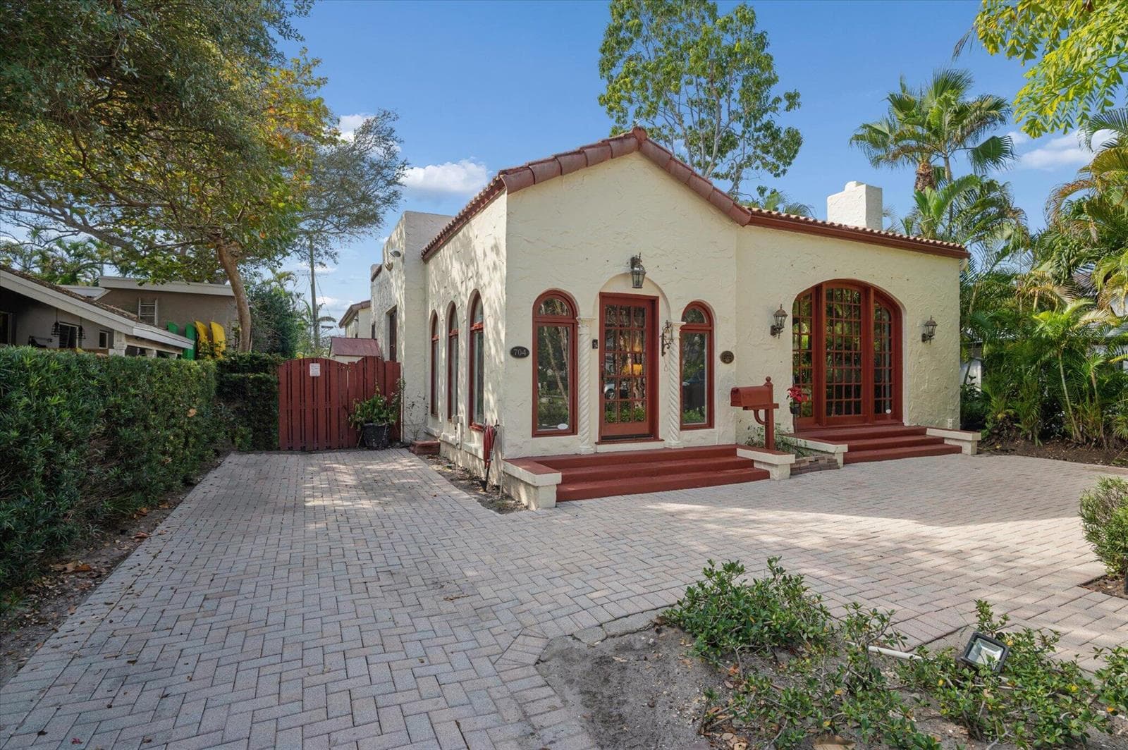 704 SE 8th Street, Fort Lauderdale FL 33316
