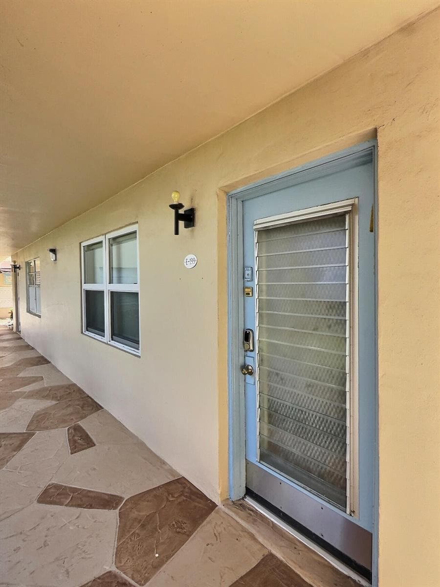 199 Burgundy E, Delray Beach FL 33484 photo 2