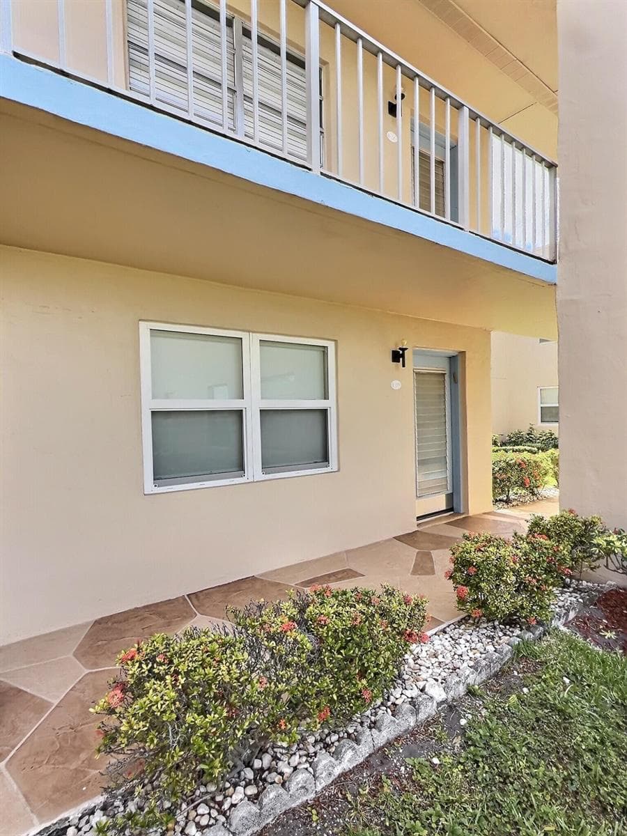199 Burgundy E, Delray Beach FL 33484 photo 3