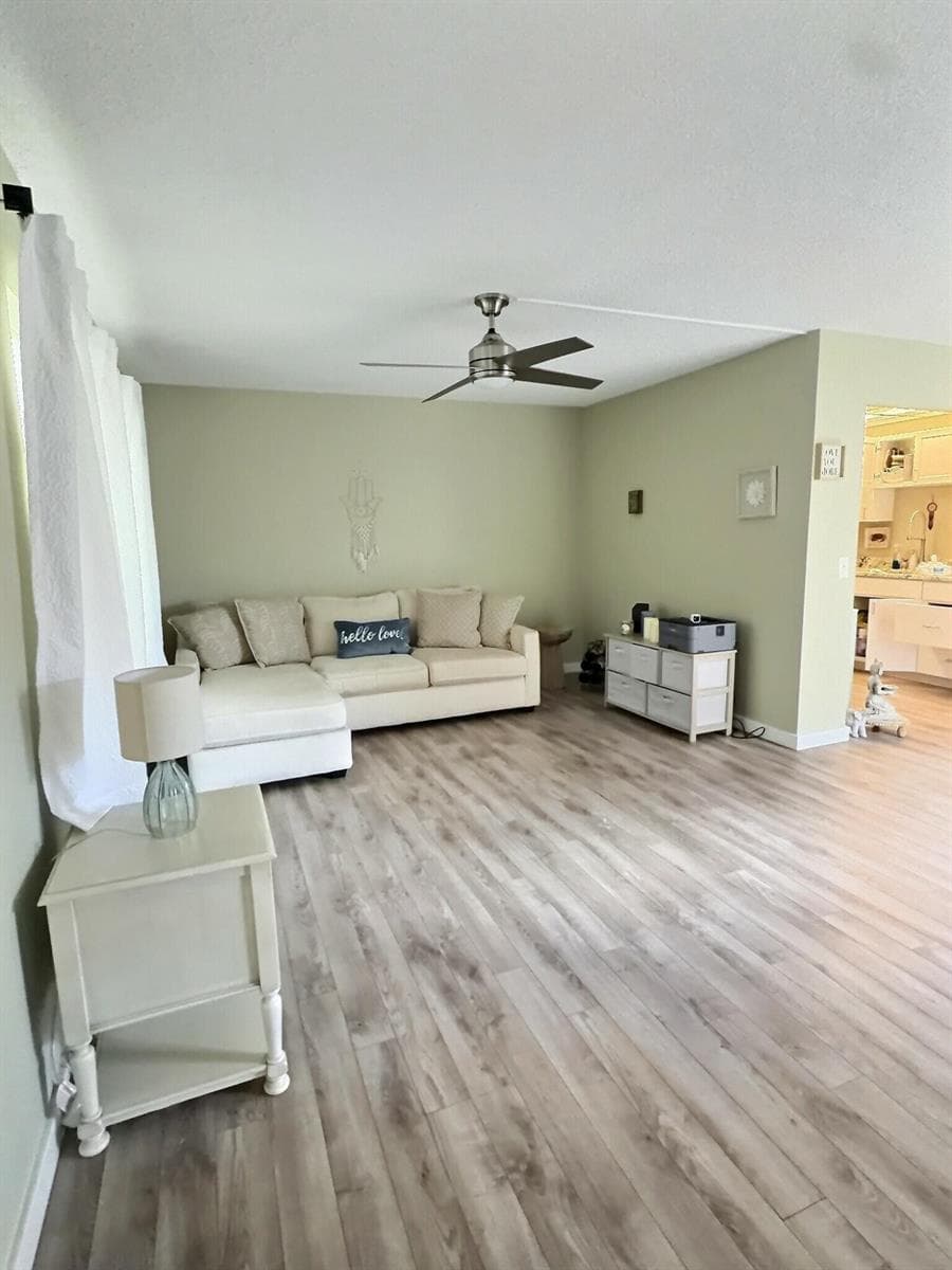 199 Burgundy E, Delray Beach FL 33484 photo 4