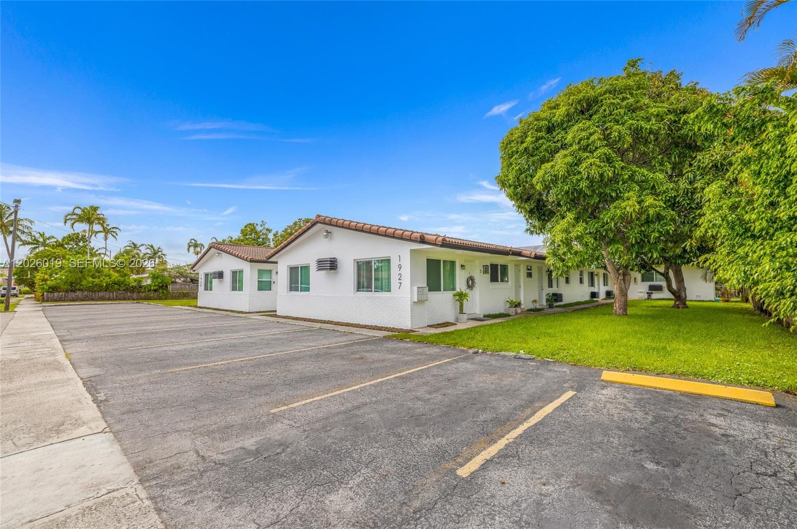 1927/1929 Roosevelt St, Hollywood FL 33020 photo 2