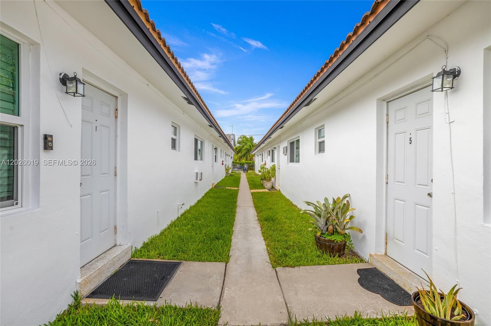 1927/1929 Roosevelt St, Hollywood FL 33020 photo 3