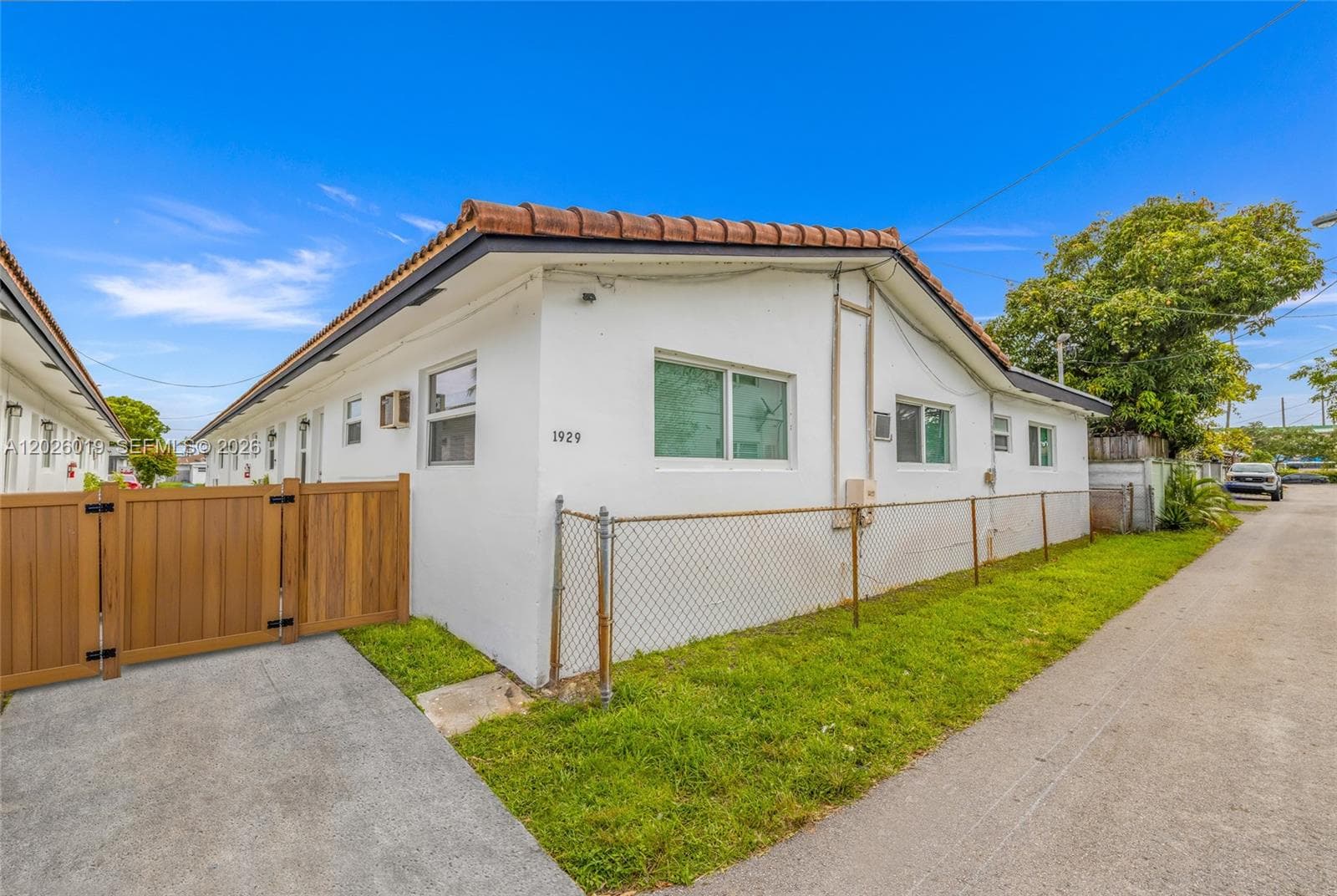 1927/1929 Roosevelt St, Hollywood FL 33020 photo 4