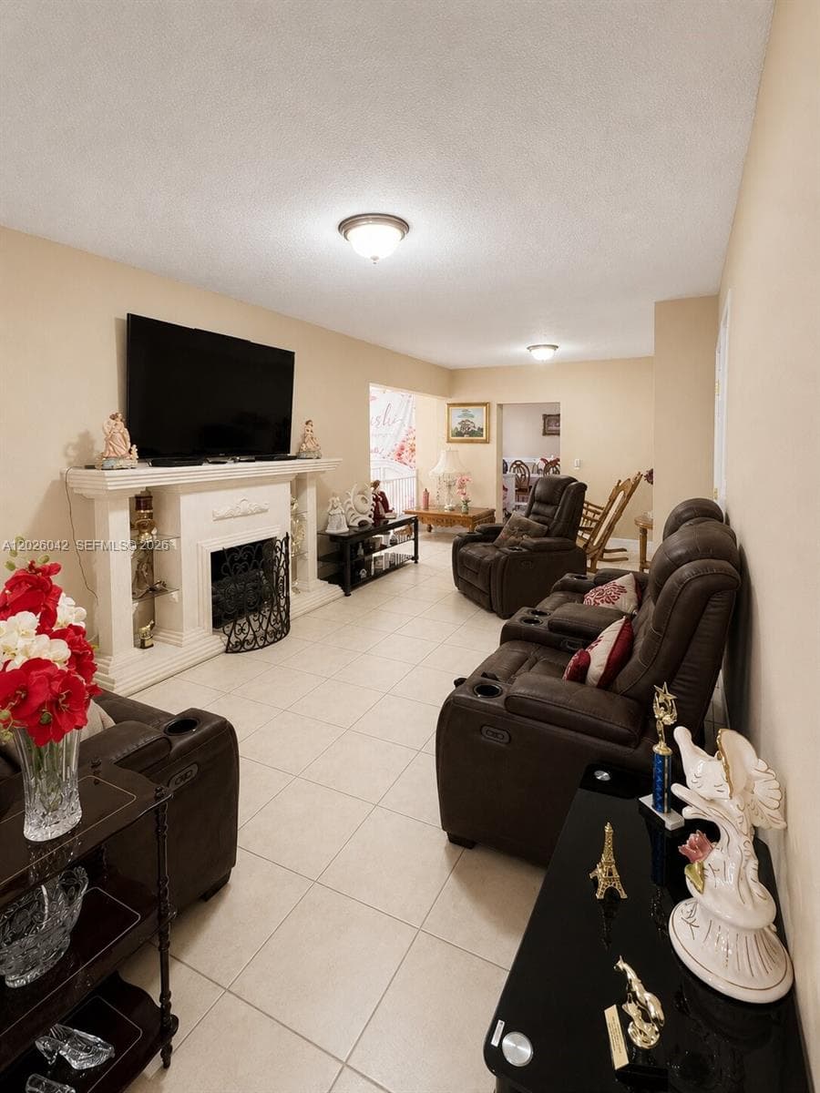 5551 E 4th Ave, Hialeah FL 33013 photo 3