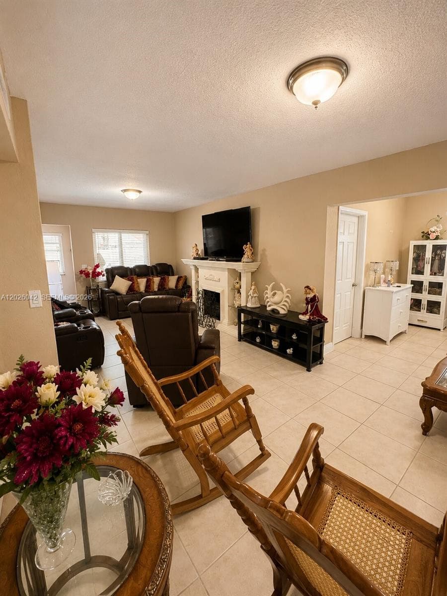 5551 E 4th Ave, Hialeah FL 33013 photo 4