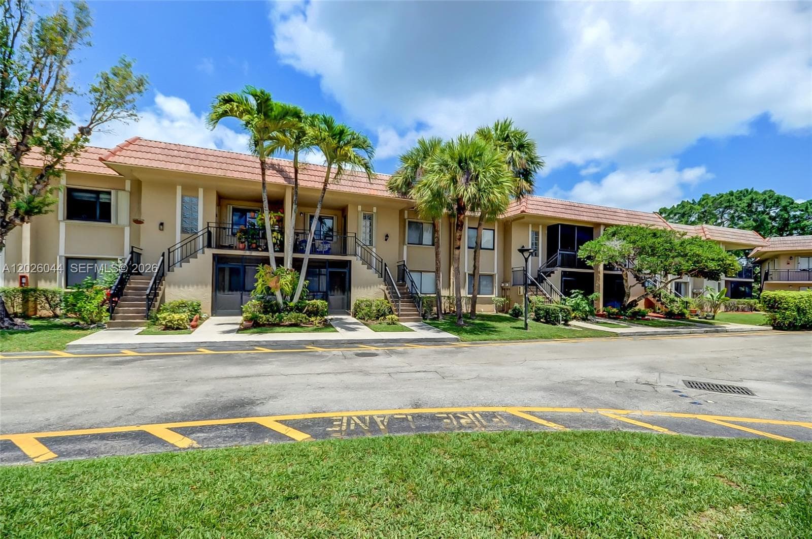 302 Lakeview Dr # 105, Weston FL 33326 photo 2