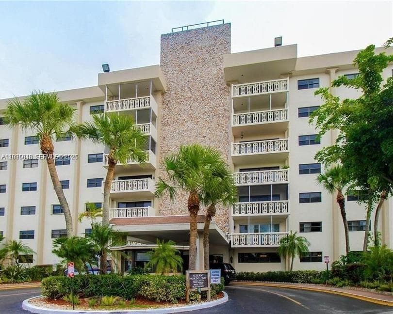 800 NE 195th St # 720, Miami FL 33179 photo 2