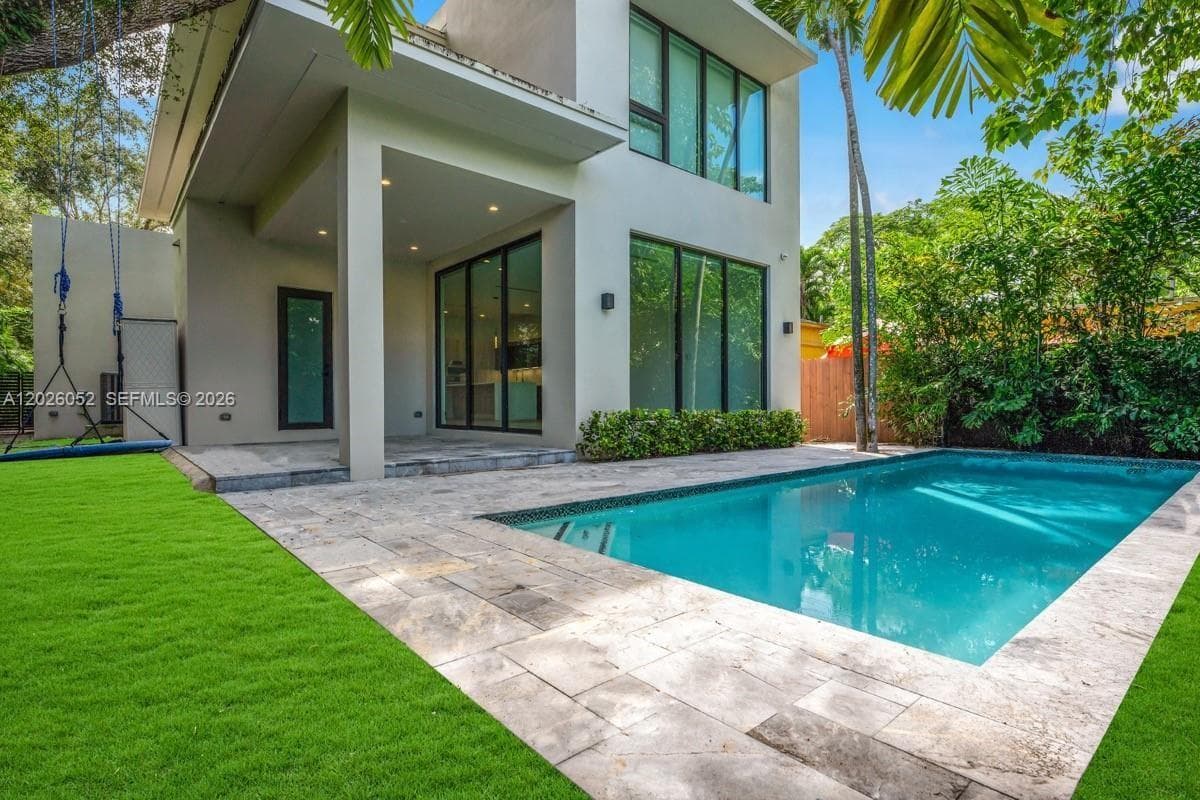 3741 Kumquat Ave, Miami FL 33133 photo 3