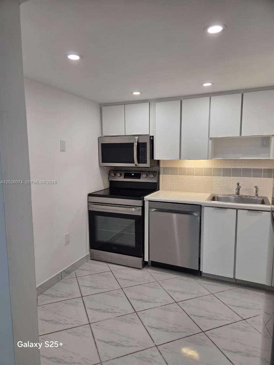 16851 NE 23rd Ave # B601, North Miami Beach FL 33160 photo 5