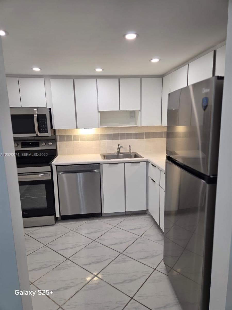16851 NE 23rd Ave # B601, North Miami Beach FL 33160 photo 4
