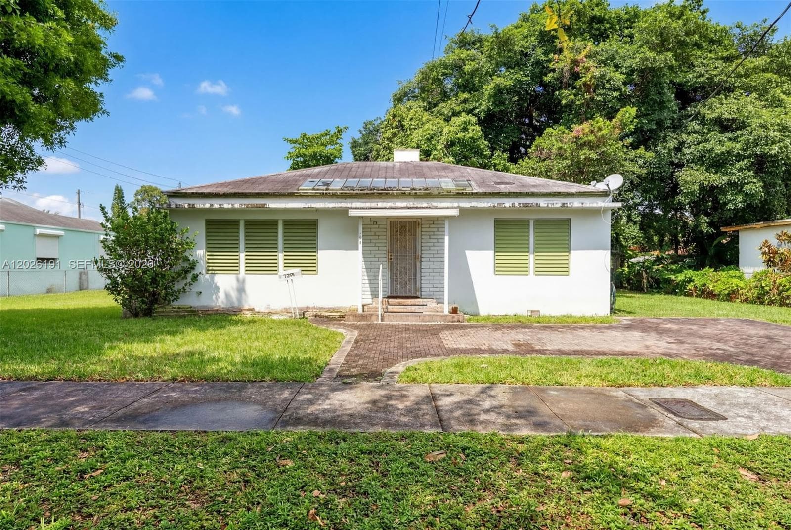 1279 NW 41st St, Miami FL 33142 photo 2