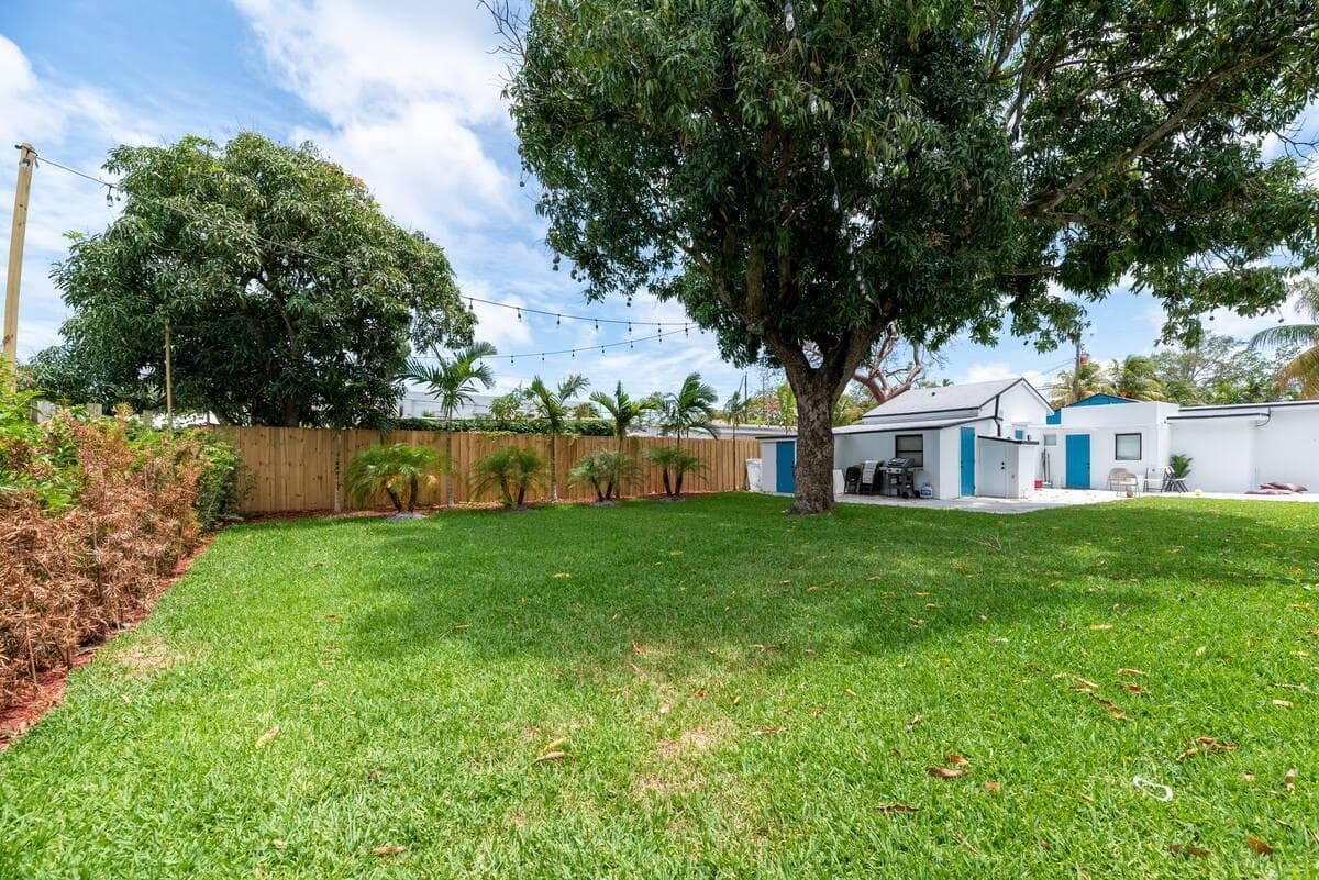 2541 NE 181st Street # C, North Miami Beach FL 33160 photo 2