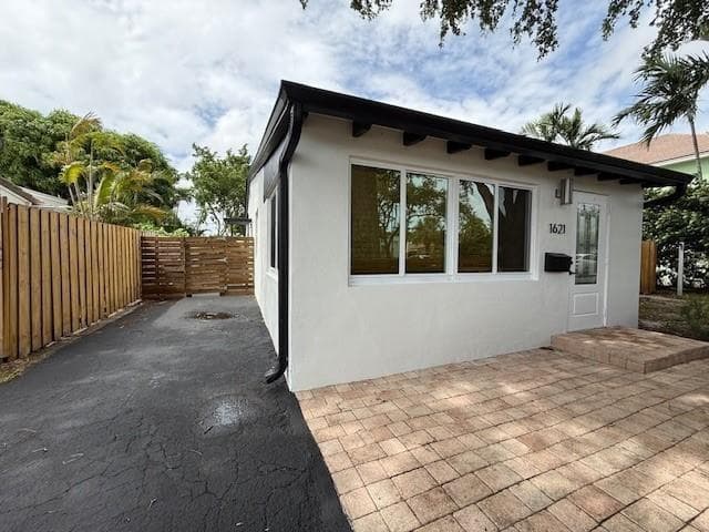 1621-1623 NE 16th Terrace NE, Fort Lauderdale FL 33305 photo 5