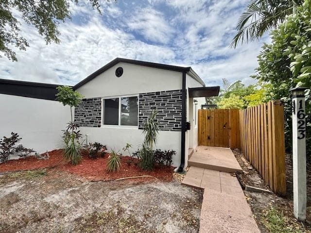 1621-1623 NE 16th Terrace NE, Fort Lauderdale FL 33305 photo 4