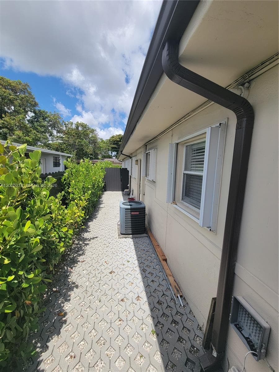 1052 SW 79th Ave # ., Miami, FL 33144 photo 4