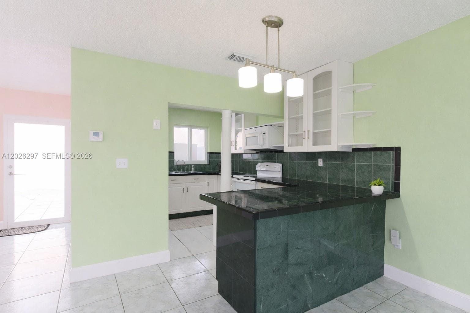 601 SW 116th ct, Sweetwater FL 33174 photo 2