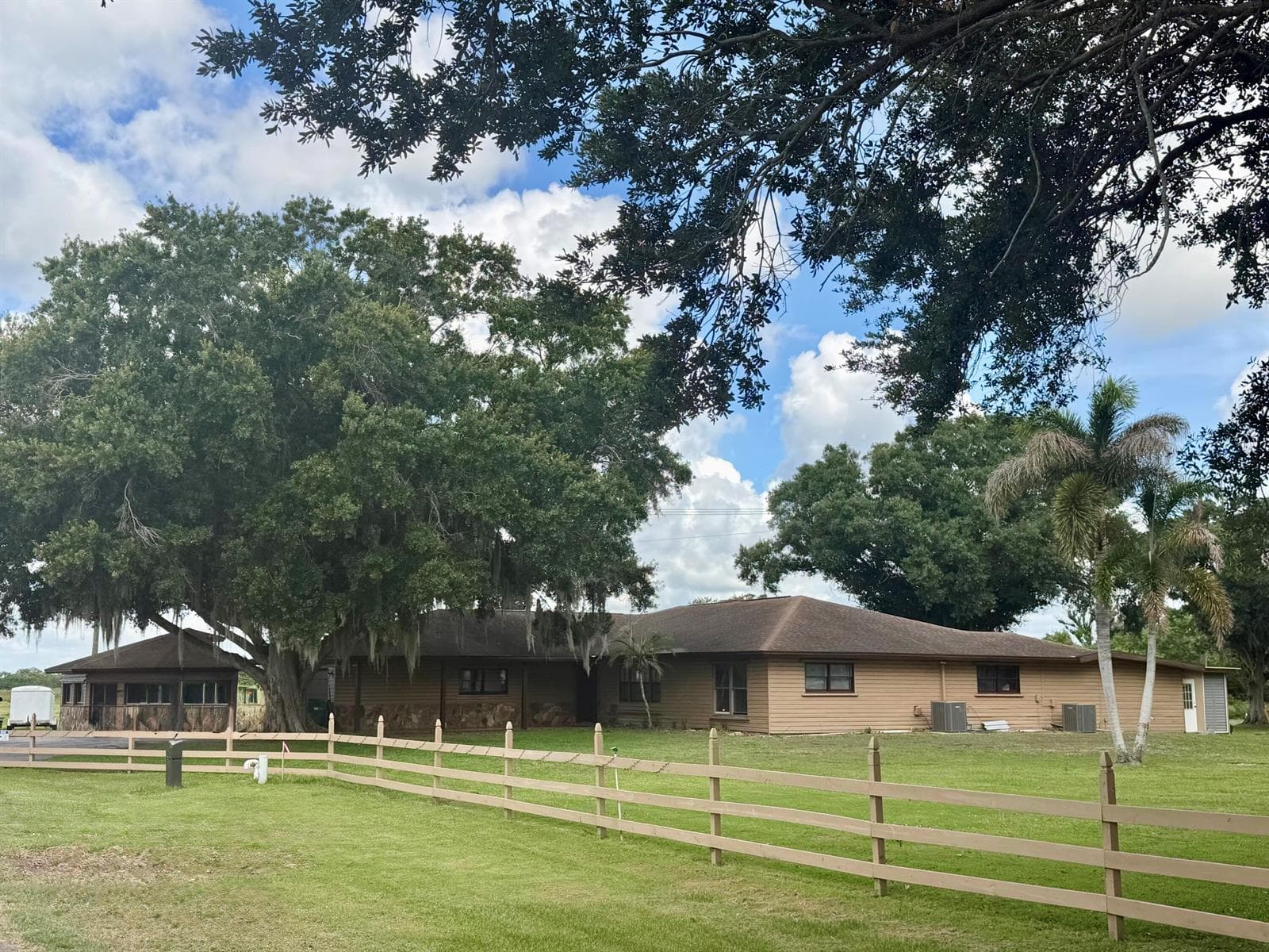 1631 SE 24th Boulevard, Okeechobee FL 34974 photo 2