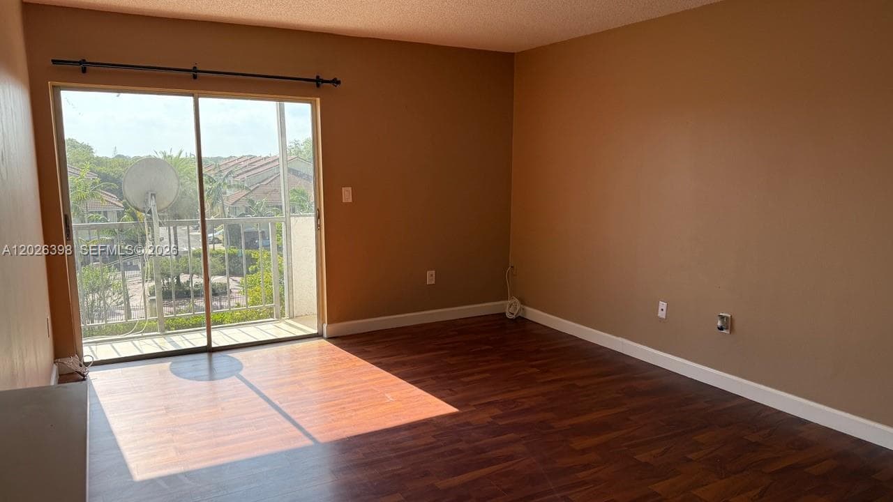8950 NE 8th Ave # 405, Miami, FL 33138 photo 2