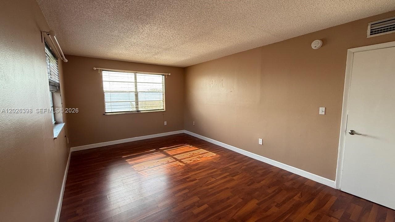 8950 NE 8th Ave # 405, Miami, FL 33138 photo 3