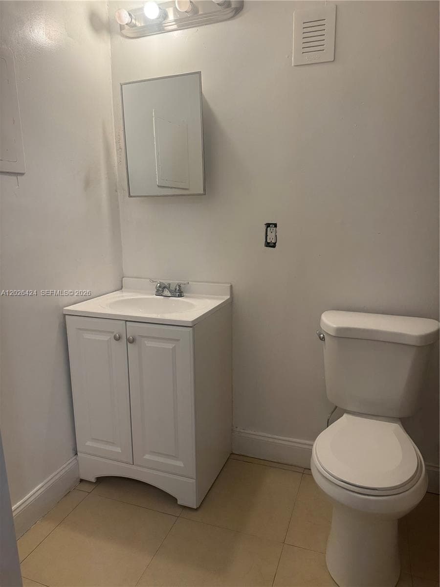 1180 NE 160th Ter # 3, North Miami Beach FL 33162 photo 2