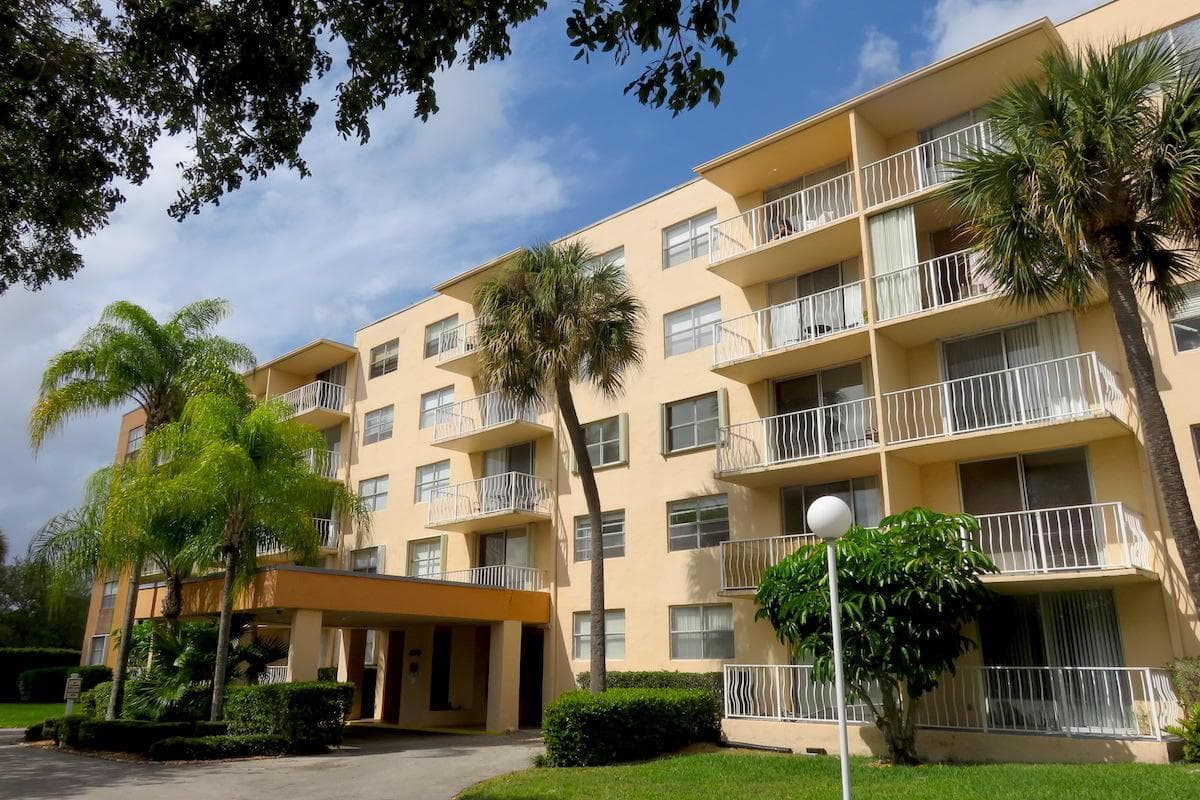 470 Executive Center Drive # 2k, West Palm Beach FL 33401 photo 2