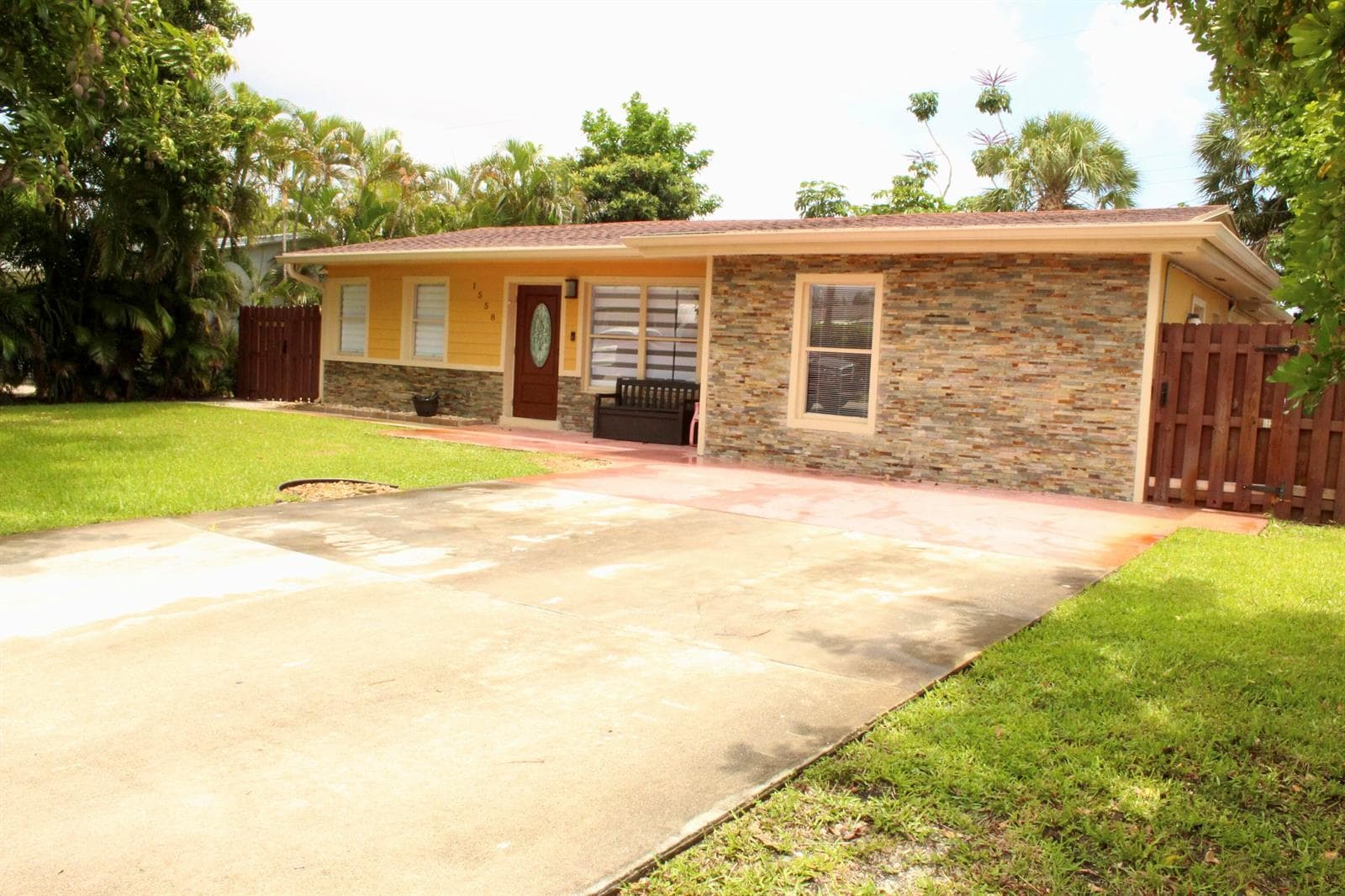 1558 NE 30th Street, Pompano Beach FL 33064 photo 2