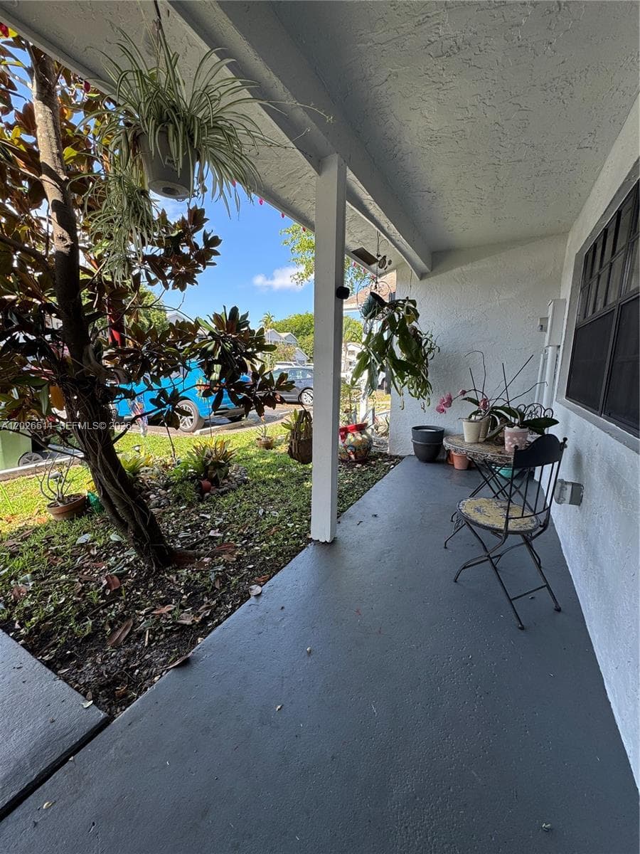 10428 NW 3rd St, Pembroke Pines FL 33026 photo 4