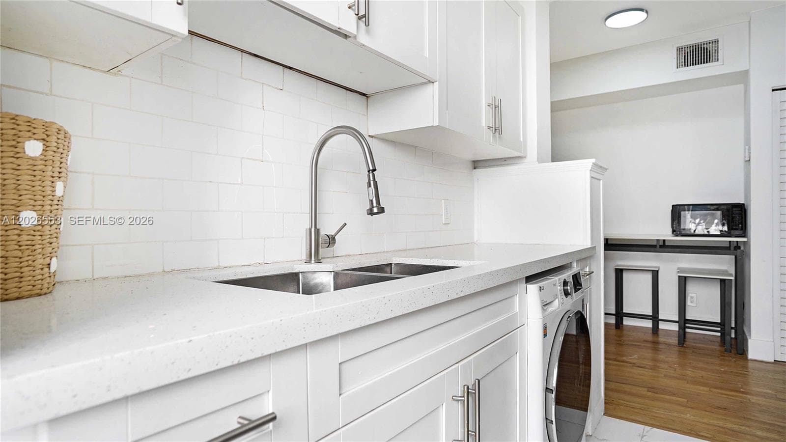 815 W 39, Miami Beach FL 33140 photo 4