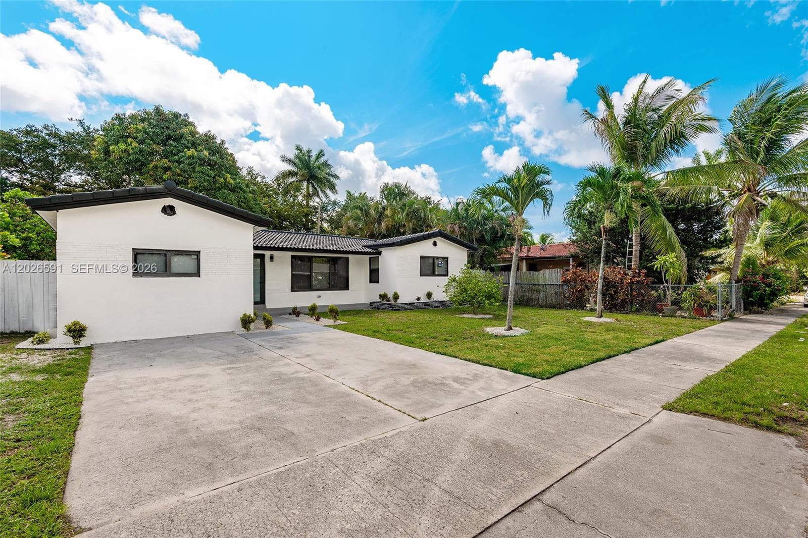 537 S 29th Ct, Hollywood FL 33020 photo 2