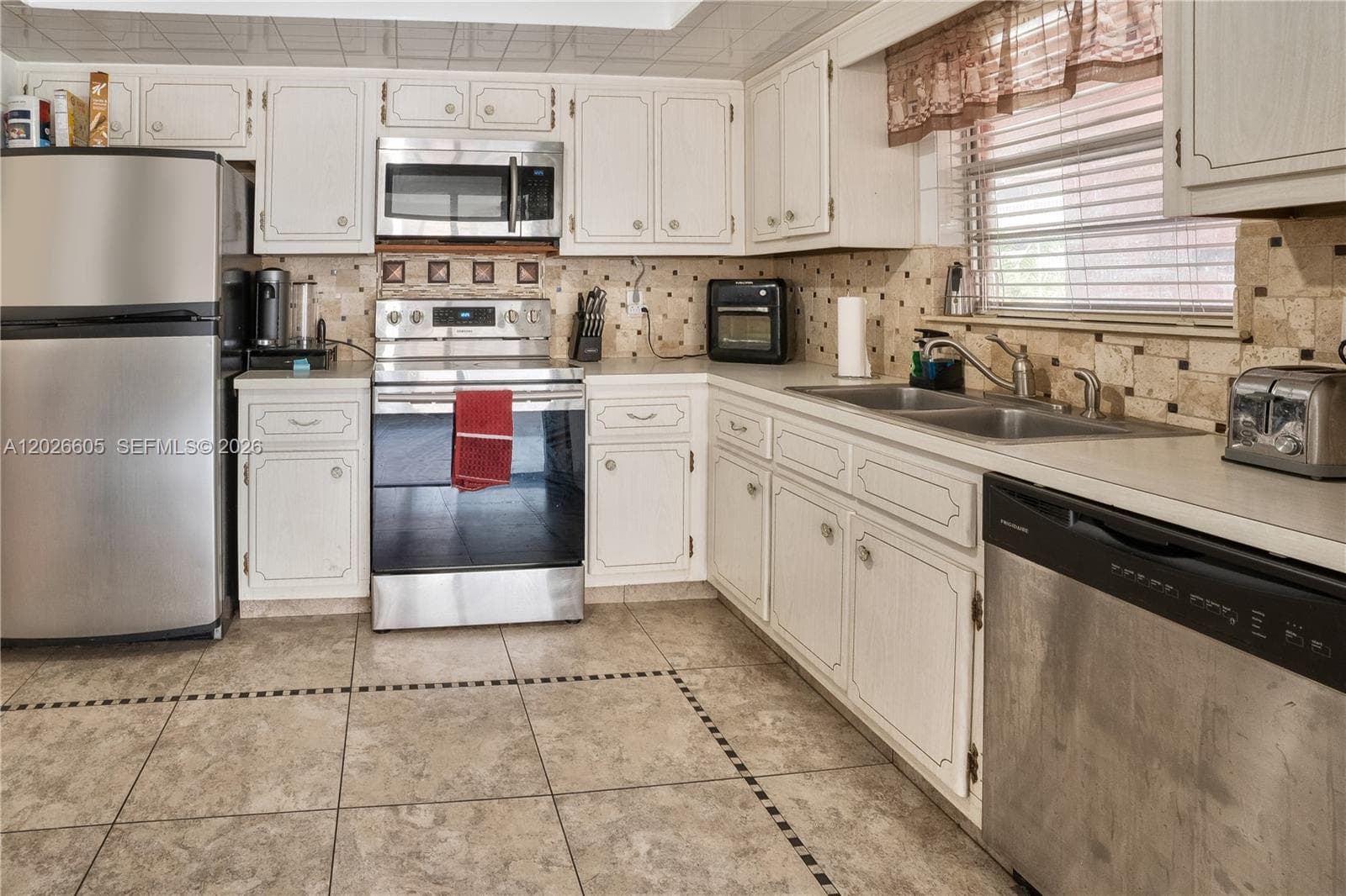 180 NE 12th Ave # 18C, Hallandale Beach FL 33009 photo 3