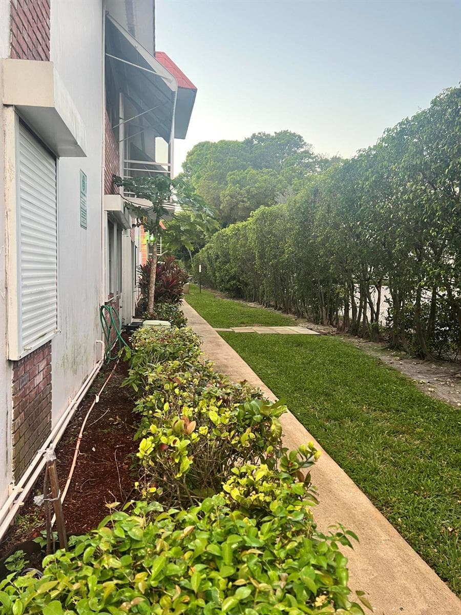 3550 NW 8th Avenue # 404, Pompano Beach, FL 33064 photo 4