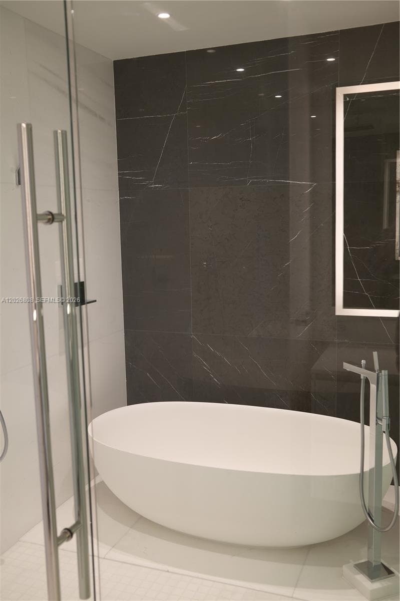 300 Biscayne Boulevard Way # 2509W, Miami FL 33131 photo 5