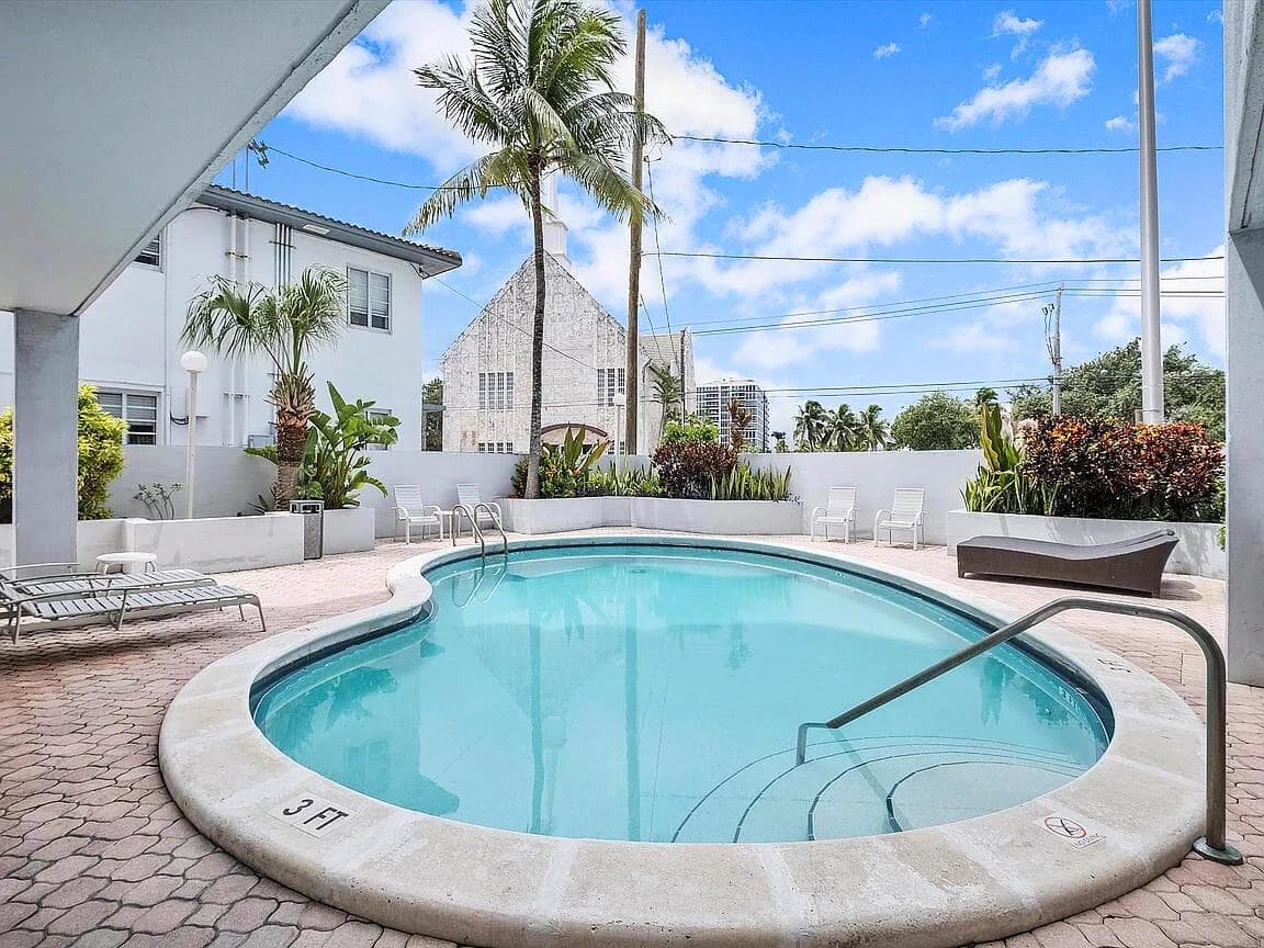 6941 Carlyle Avenue # 2e, Miami Beach FL 33141 photo 2