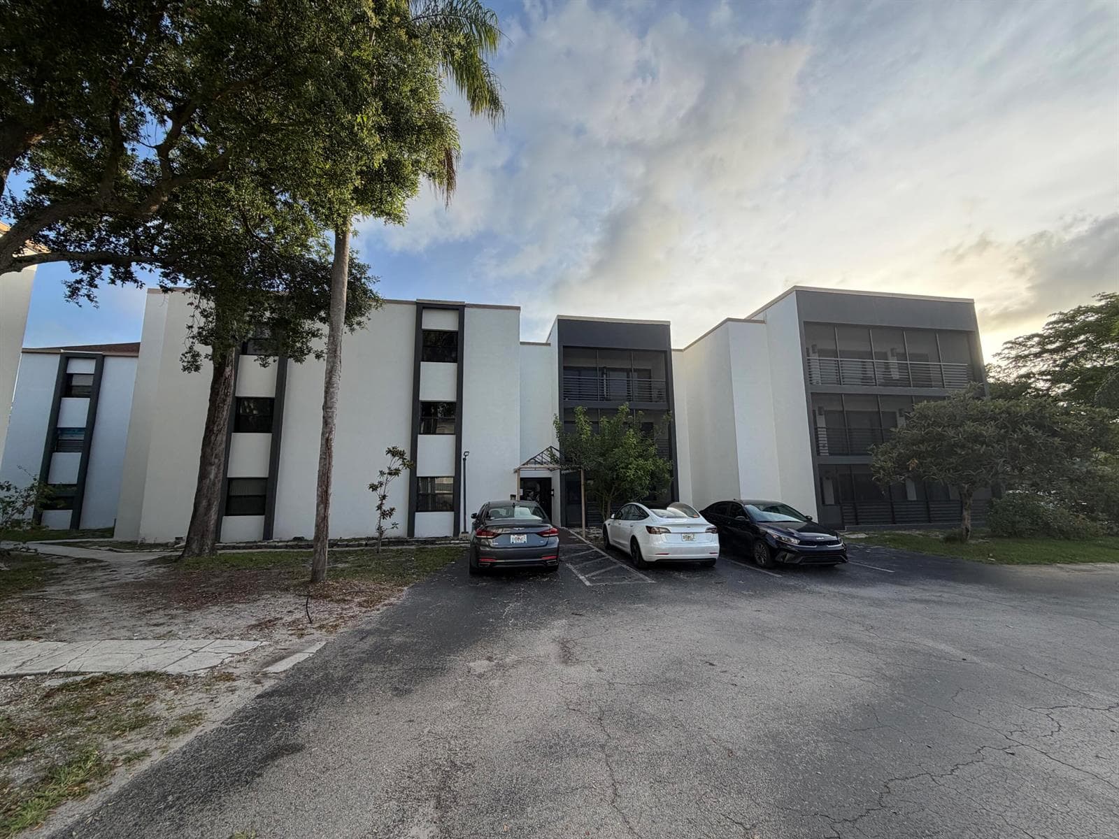 4040 N Hills Drive # 35, Hollywood FL 33021 photo 2